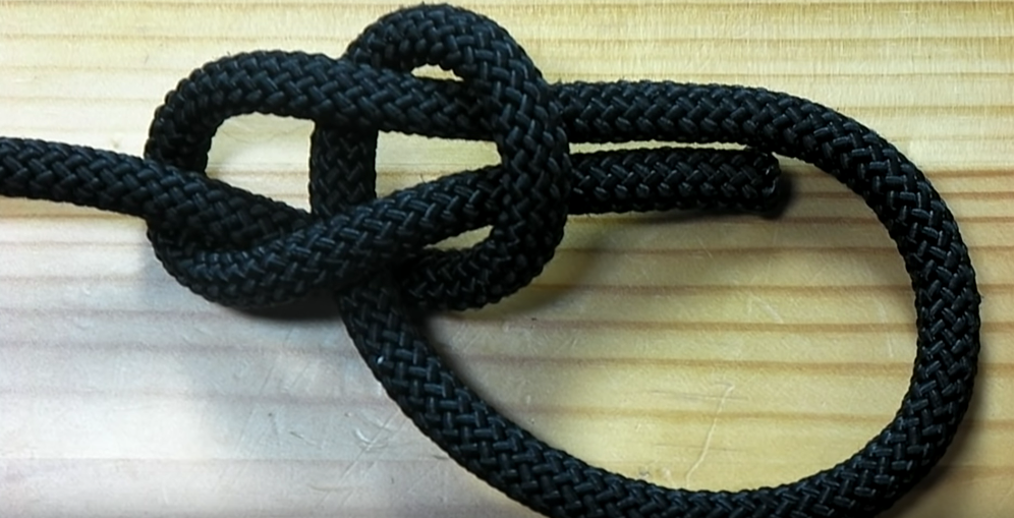 Bowline knot laying on a table